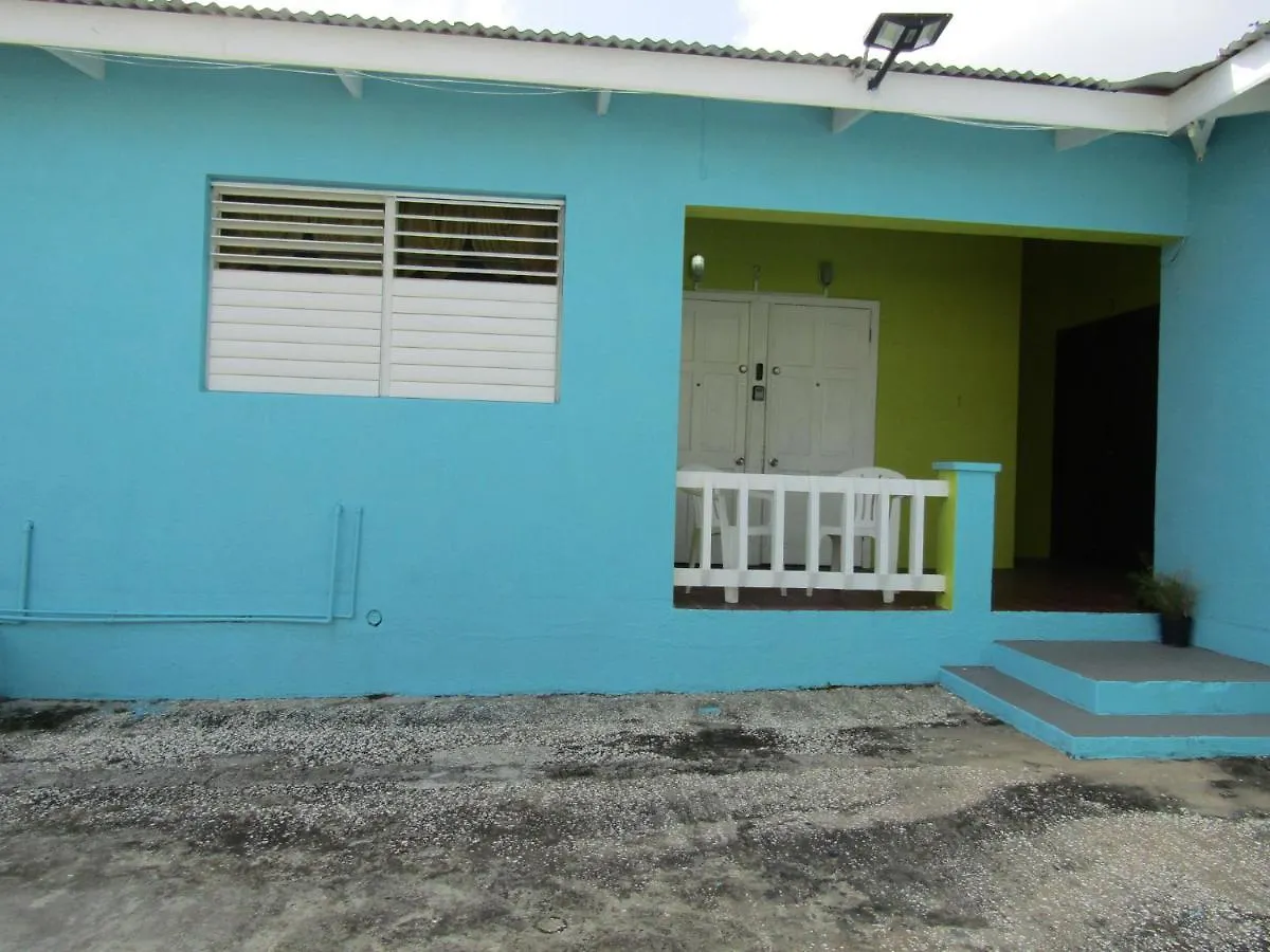 Cozy, Quiet 1 Bedroom 2A Near Beach Near Us Embassy ブリッジタウン アパート