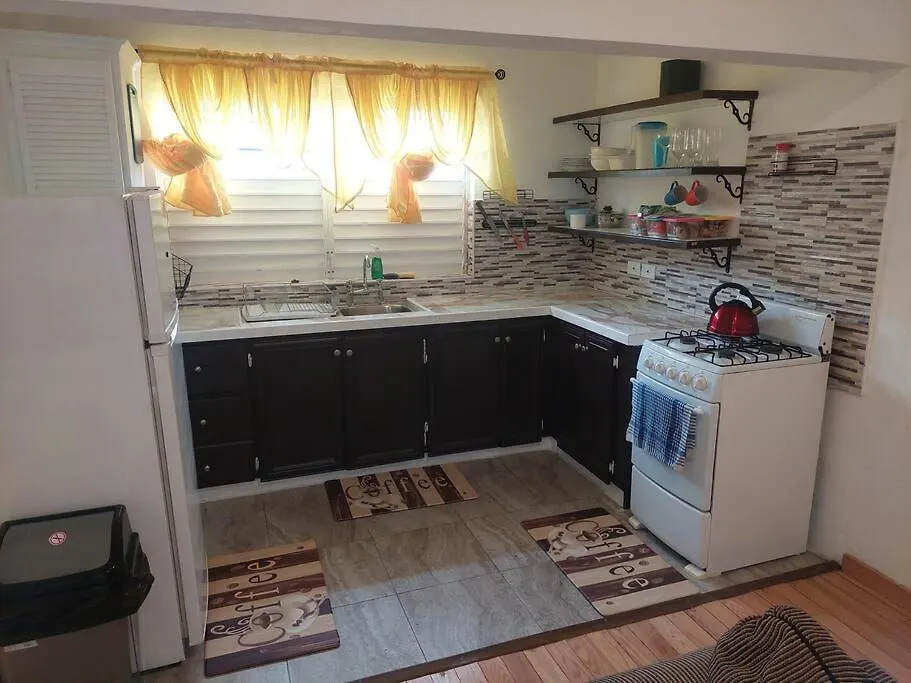 Cozy, Quiet 1 Bedroom 2A Near Beach Near Us Embassy Bridgetown Apartmán