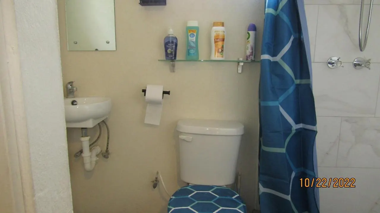 Cozy, Quiet 1 Bedroom 2A Near Beach Near Us Embassy Bridgetown Apartmán